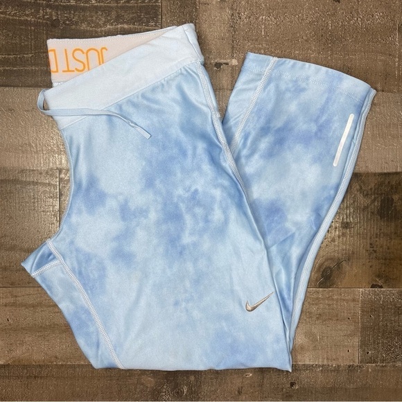 Nike Cropped Legging size Medium - Picture 11 of 11